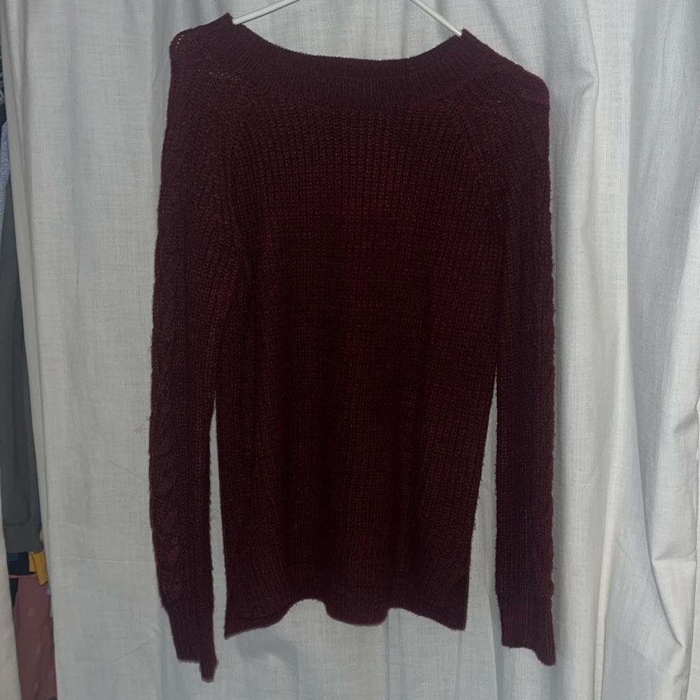 Maroon knitted sweater